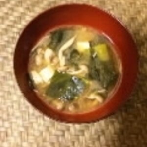 味噌汁（しめじ・豆腐・わかめ）